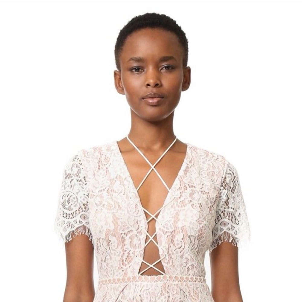 Stylestalker l L Sugar Pine Romper Blanc Blush Ivory Lace Peek-a-Boo Criss-Cross